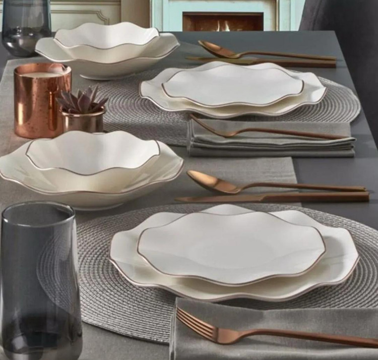 سرویس کرم دور صورتی